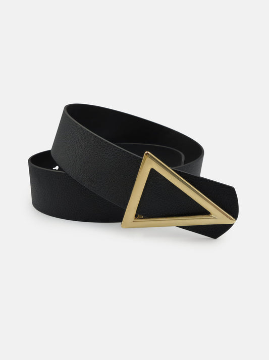 Milleniva siyah suni deri kadın kemeri. Üçgen tokalı, günlük kullanıma uygun. Kadın giyim aksesuarı.