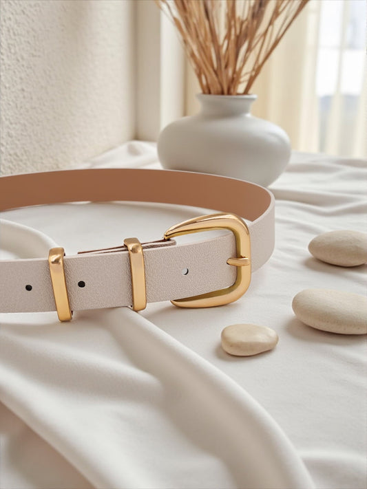 Milleniva çift köprülü suni deri ekru kadın kemeri. Zarif tasarım, altın tokalı, günlük kombinler için mükemmel aksesuar.