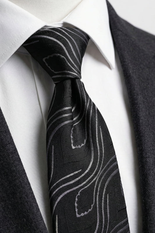 Milleniva siyah mikrofiber erkek kravat, gümüş çizgili modern desenli.