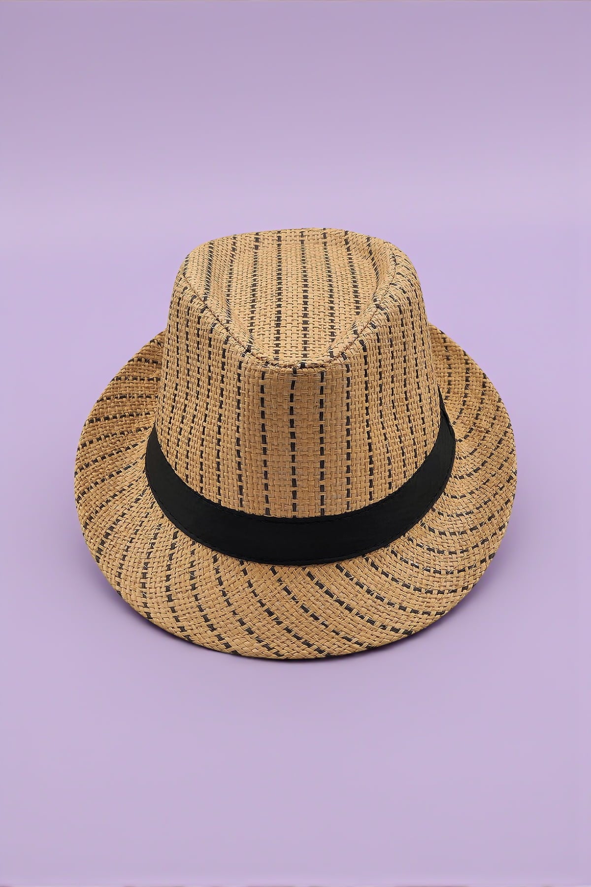 Milleniva hasır fötr trilby şapka. Çizgili unisex tasarım, yazlık günlük moda aksesuarı.