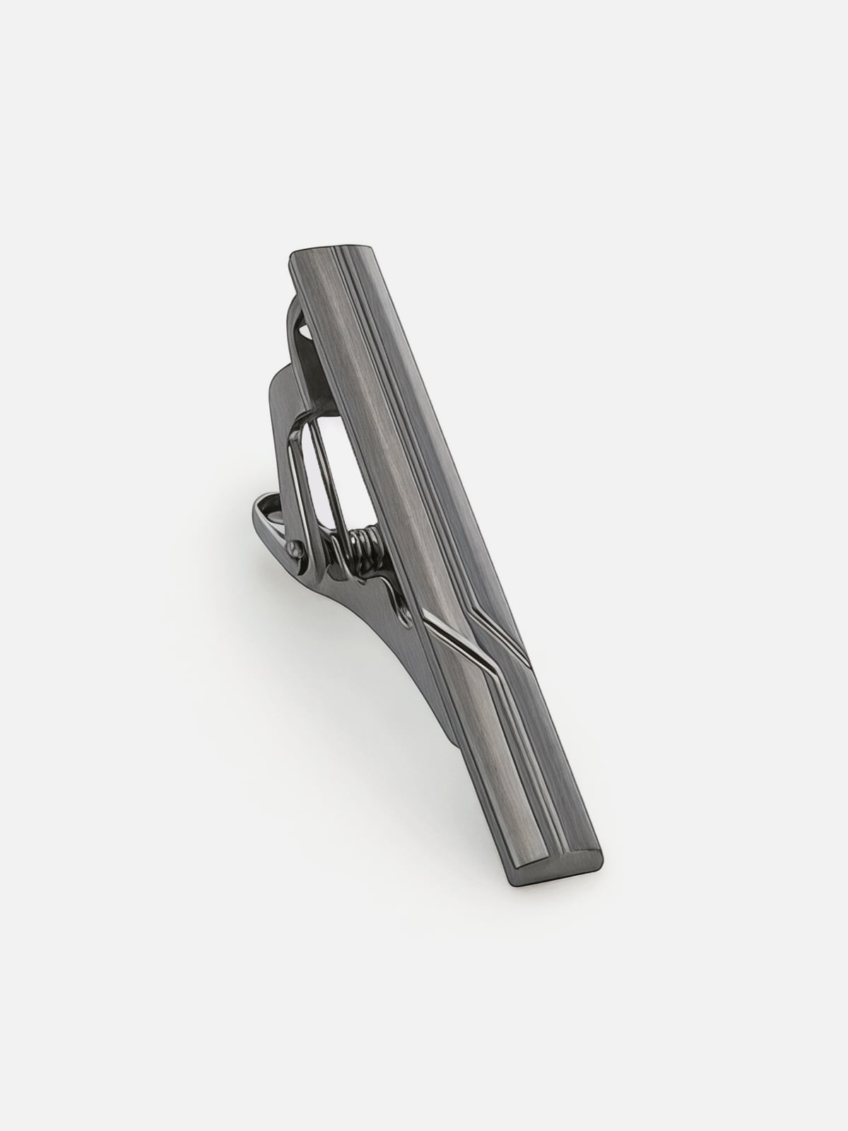 Milleniva slim gümüş metal kravat iğnesi. Erkekler için modern, çizgi desenli iş ve klasik giyim aksesuarı.