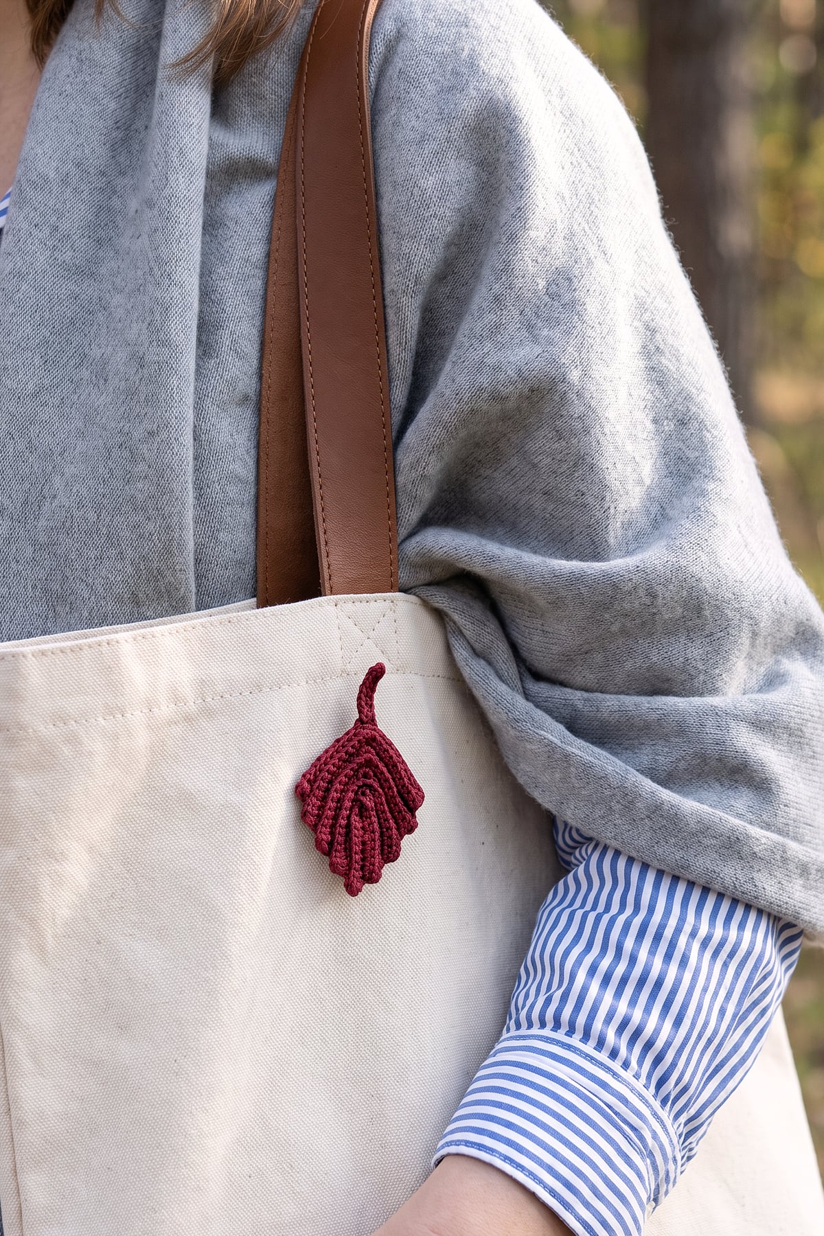 Yaprak Broş Bordo El Örgüsü Charm