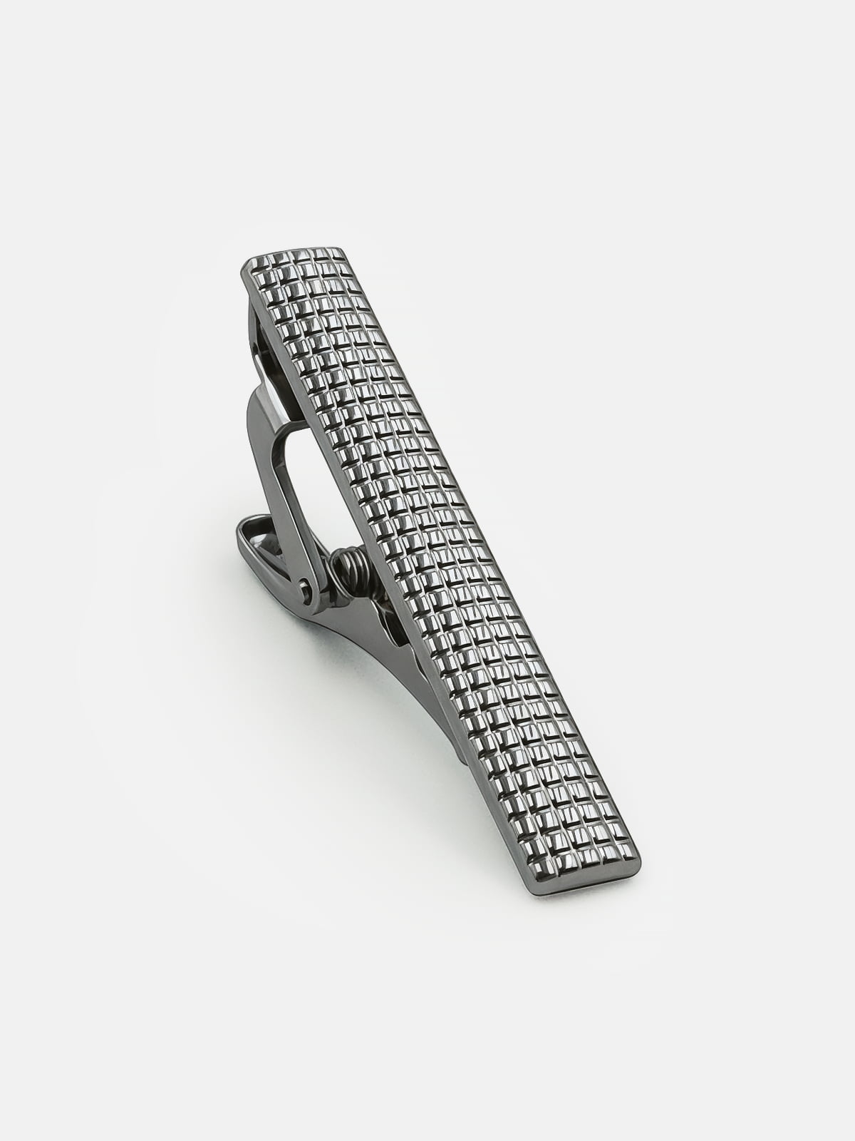 Milleniva slim gümüş metal kravat iğnesi. Nokta desenli, erkek klasik giyim aksesuarı. İş ve davet için şık seçim.