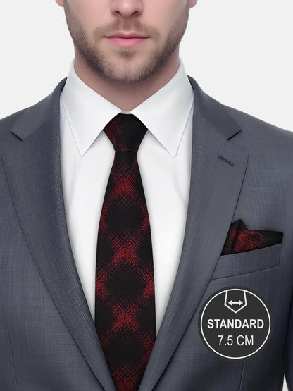 Milleniva standart 7.5 cm kırmızı ekose mikrofiber kravat. İş, toplantı, davet için ideal erkek aksesuarı.