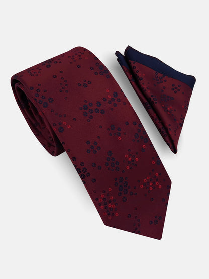 Bordo çiçek desenli Milleniva mikrofiber kravat ve mendil seti. Klasik erkek giyime uygun, şık iş ve davet aksesuarı.